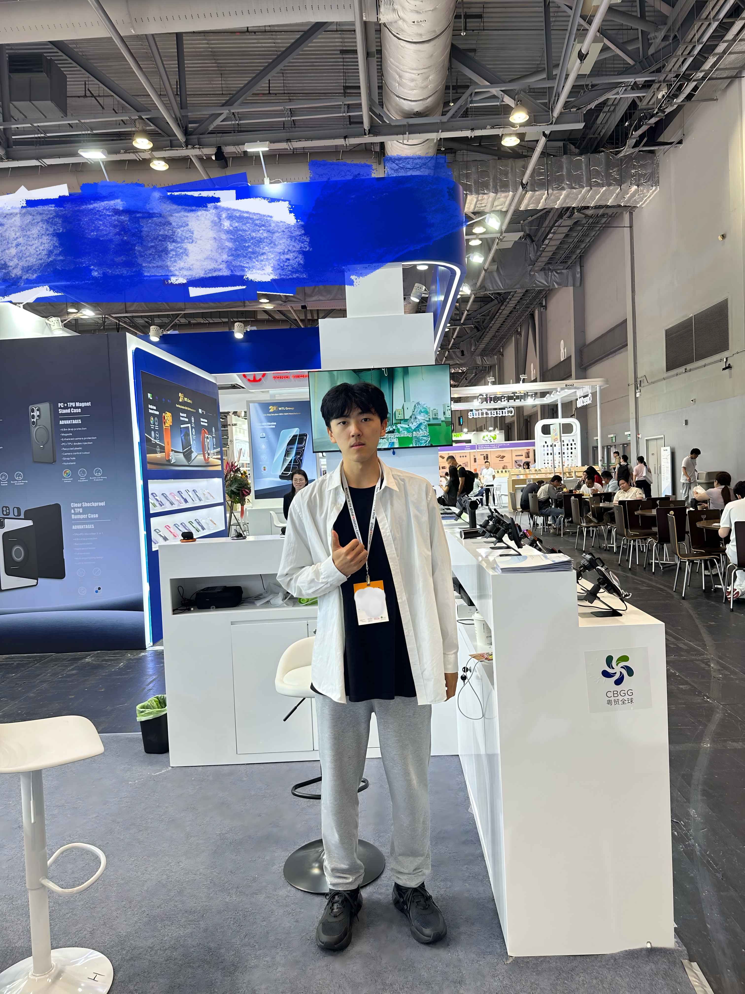 Leon Lau at trade show